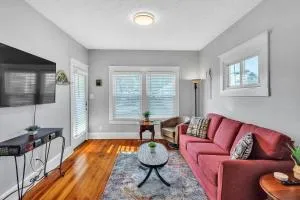 Charming 2BR Hot Tub Getaway home - Georgetown