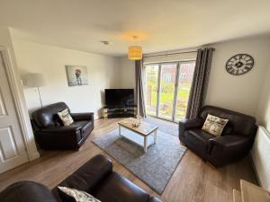 Beachside Cottage - Part of the The Bay Filey Holiday Village with pool, gym and direct beach access, pub, restaurant, tennis and meadows walks