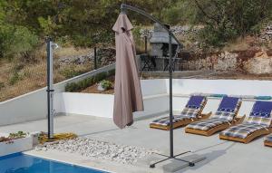 2 Bedroom Cozy Home In Seget Gornji