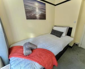 Stylish 3-bed home in Prestwich with free parking