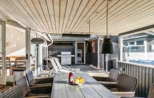 Three-Bedroom Holiday Home In Vaggerlose