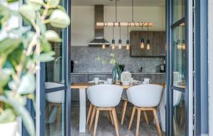 Cozy Apartment In Kamperland With Wifi