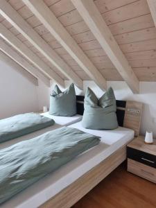 Dachgeschosswohnung im Grünen