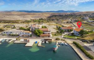 Cozy Apartment In Kustici With Wifi