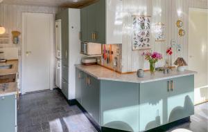 Gorgeous Home In Farsø With Wifi