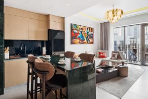 Stylish Poolside Apartment in Dubai Creek Harbour - By DuStay