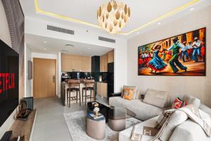Stylish Poolside Apartment in Dubai Creek Harbour - By DuStay