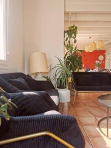 Maison au bord du lac, les pieds dans leau