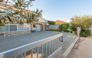 Gorgeous Apartment In Nin With Wifi