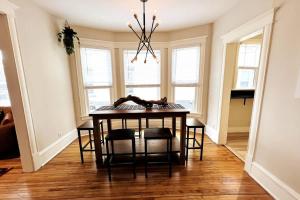 Trendy and Stylish 3BR Uptown Duplex