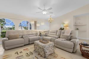 Spacious 4-Bedroom Villa with Private Pool and Canal View- Villa Red Coral - Roelens