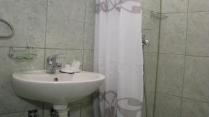 Triple Room with Private Bathroom room in Santa Maria Apartment