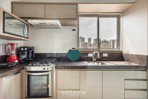 Apto 2Q c churrasqueira em Meia Praia MLO0601