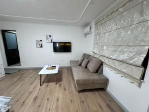 EcoLuxe Home Studio 1