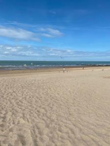Tof en ruim appartement op 50 meter van strand!
