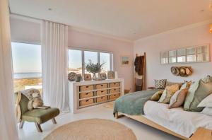 105 on Beach, Sage Room