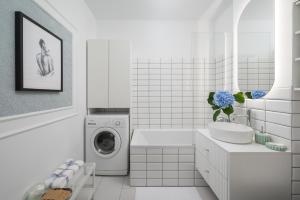 New Metropolis 2-Bedroom Suite 900m to Central Station METRO RONDO ONZ