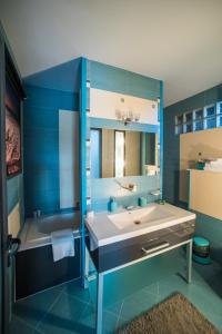 SIMPLE BUCHAREST SELF CHECk IN