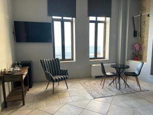 Endless blue suites 3