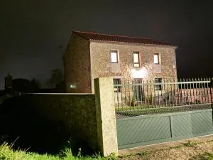 Casa Rural con barbacoa y juegos - Brandomil