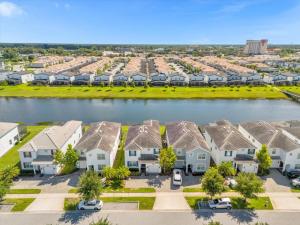 Luxury 6 Bedrooms w Lake View Near Disney 10 Min