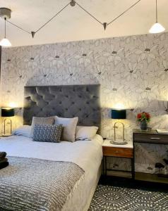 The Lake House, Woking