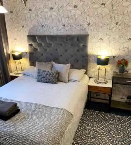 The Lake House, Woking