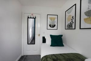 FreeParking,Contractors,Wifi, SmartTV