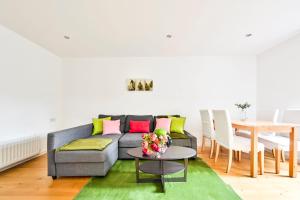 Cozy Corner near Tower Bridge