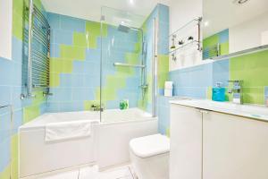 Cozy Corner near Tower Bridge