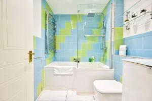 Cozy Corner near Tower Bridge