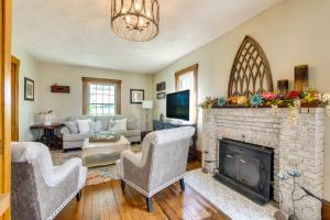 Countryside Home in Wooster with Patio and Fire Pit