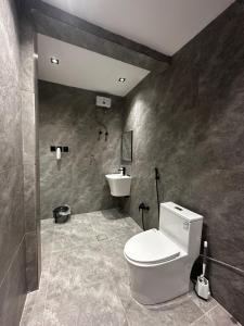 شقة انيقة بصالة وغرفة نوم - مدخل خاص