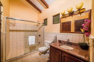 Oceanview Infinity Pool Walk to 2 Beaches