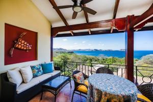 Private Villa, Infinity Pool, 2 Quiet Beaches