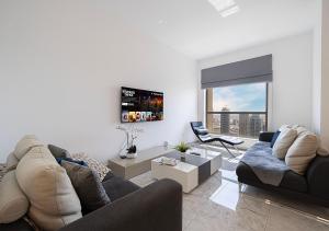 Luxury Beachfront 2Bd Apt, Shams, JBR