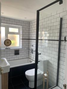 2 bedroom house in central Windsor - The Town