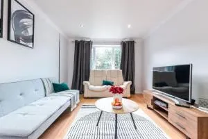 Beautiful 3 Bed Home in Porchester near Portsmouth - Wallington