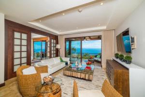 Captivating Ocean Views Condo with Pool