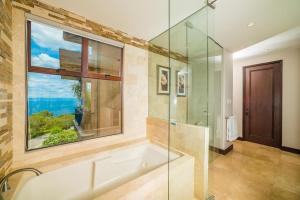 Captivating Ocean Views Condo with Pool