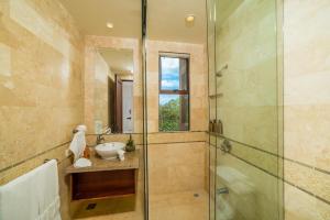 Captivating Ocean Views Condo with Pool