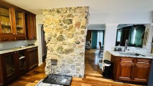 4 Bedroom 2 Bathroom Lake Heaven with 50ft lakefront on Honeoye lake