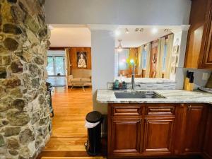 4 Bedroom 2 Bathroom Lake Heaven with 50ft lakefront on Honeoye lake