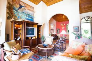 Breathtaking Views & Stunning Infinity Pool