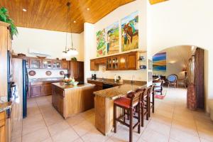 Breathtaking Views & Stunning Infinity Pool