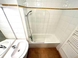 Les Chalets Des Evettes - Résidence avec piscine au pied des pistes MAE-0611