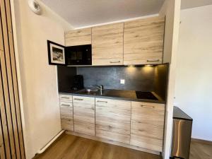 Les Chalets Des Evettes - Résidence avec piscine au pied des pistes MAE-0611