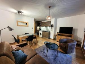 Résidence Le Solaret - Appartement centre village pour 4 personnes MAE-0821