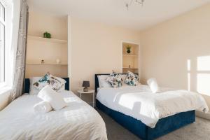 2 Bed Property, sleeps 5, free parking, near city centre