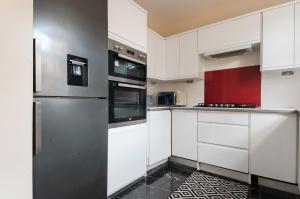 2 Bed Property, sleeps 5, free parking, near city centre